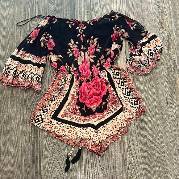 Angie Womens Off The Shoulder Romper Long Sleeves Floral Black/Multicolor Size M - Picture 3 of 3